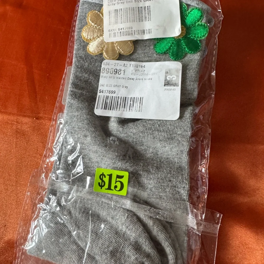 🌼Flowers bloom Socks with different Floral Accents on left side/right side. NWT